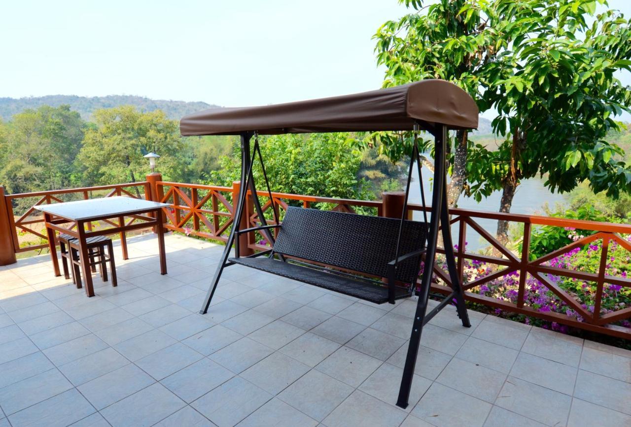 Bed and Breakfast Baan Wanwaree à Kanchanaburi Extérieur photo