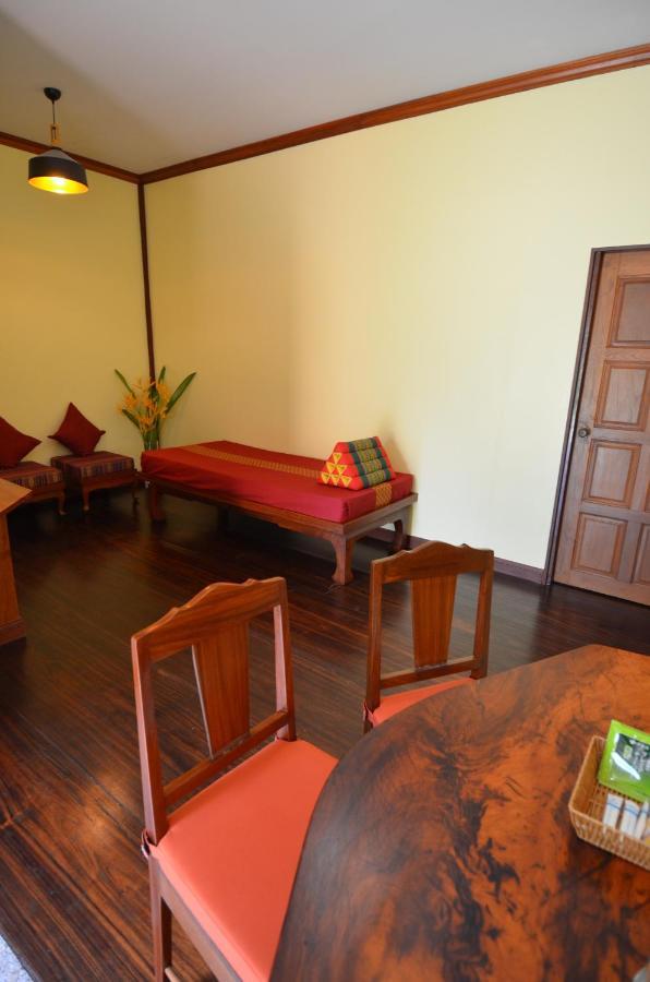 Bed and Breakfast Baan Wanwaree à Kanchanaburi Extérieur photo